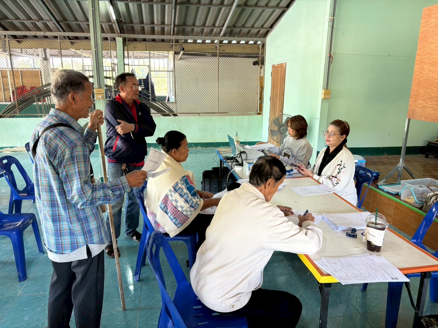 title - วันที่ 6-9 มกราคม พ.ศ.2569  นายวิทูล ประดิษฐบุญ ปฏิรูปที่ดินจังหวัดปราจีนบุรี  มอบหมายให้เจ้าหน้าที่ ส.ป.ก. ปราจีนบุรี กลุ่มยุทธศาสตร์และการปฏิรูปที่ดิน  ลงพื้นที่ให้บริการยื่นคำขอออกโฉนดเพื่อการเกษตร โฉนดต้นไม้ และรับคำร้องในการยื่น แจ้งครอบครองข้อ 62 ให้แก่เกษตรกร